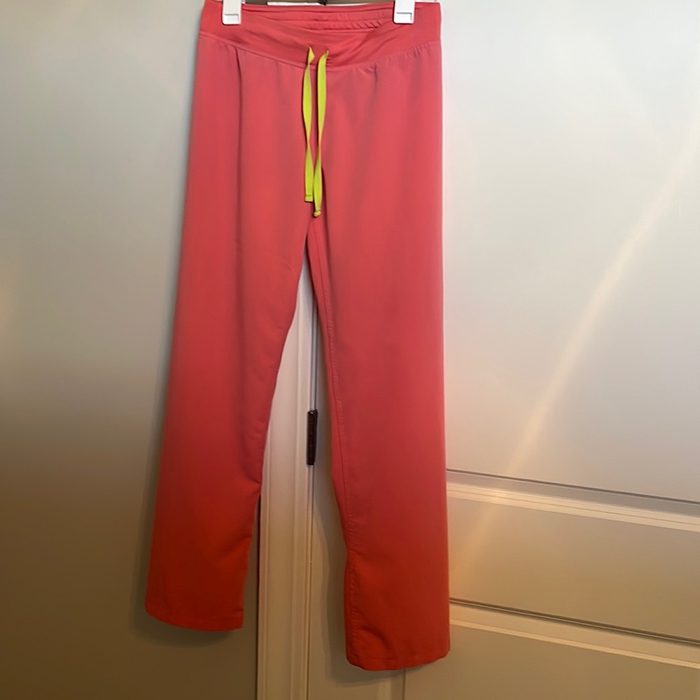 Figs Livingston basic scrub pants - limited edition Hot Corral